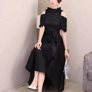 A Long-style Maxi Elastic Dress in a Certain Size, a Summer Short-sleeved Pleated Dress