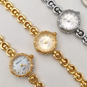 2026 New Fishonable Women's Gold Bracelet Niche Light Luxury Mini Flower Shaped Japanese Movement Retro Vintage Watch