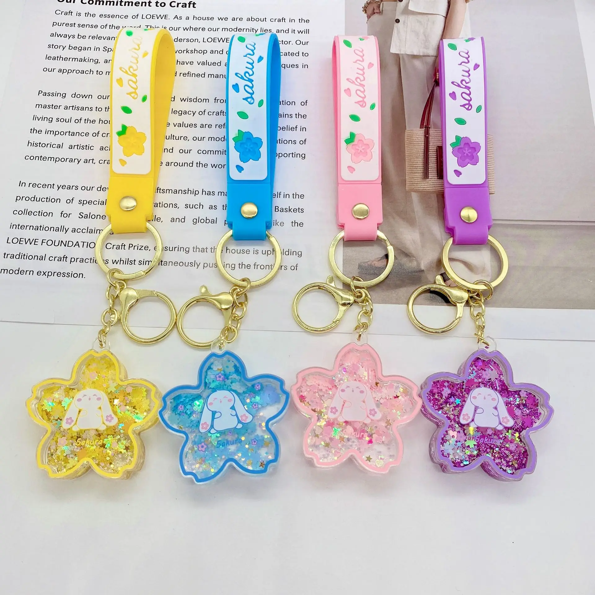 Set Regalo 2 Portachiavi: Sakura In Lega E Coniglietto In Silicone - Carini E Femminili Per Borse E Chiavi - 2