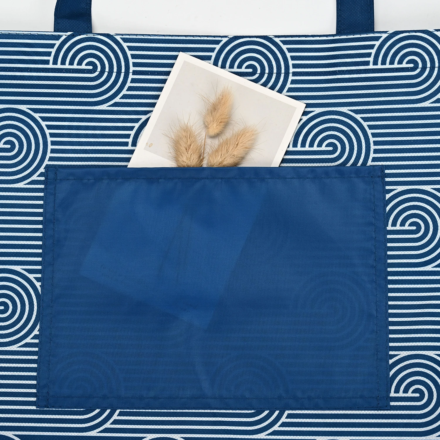 Medium Size Eco-Friendly Non-Woven Tote Bags Custom Logo Reusable PLA PC Shopping Bags with Cartoon Handles details