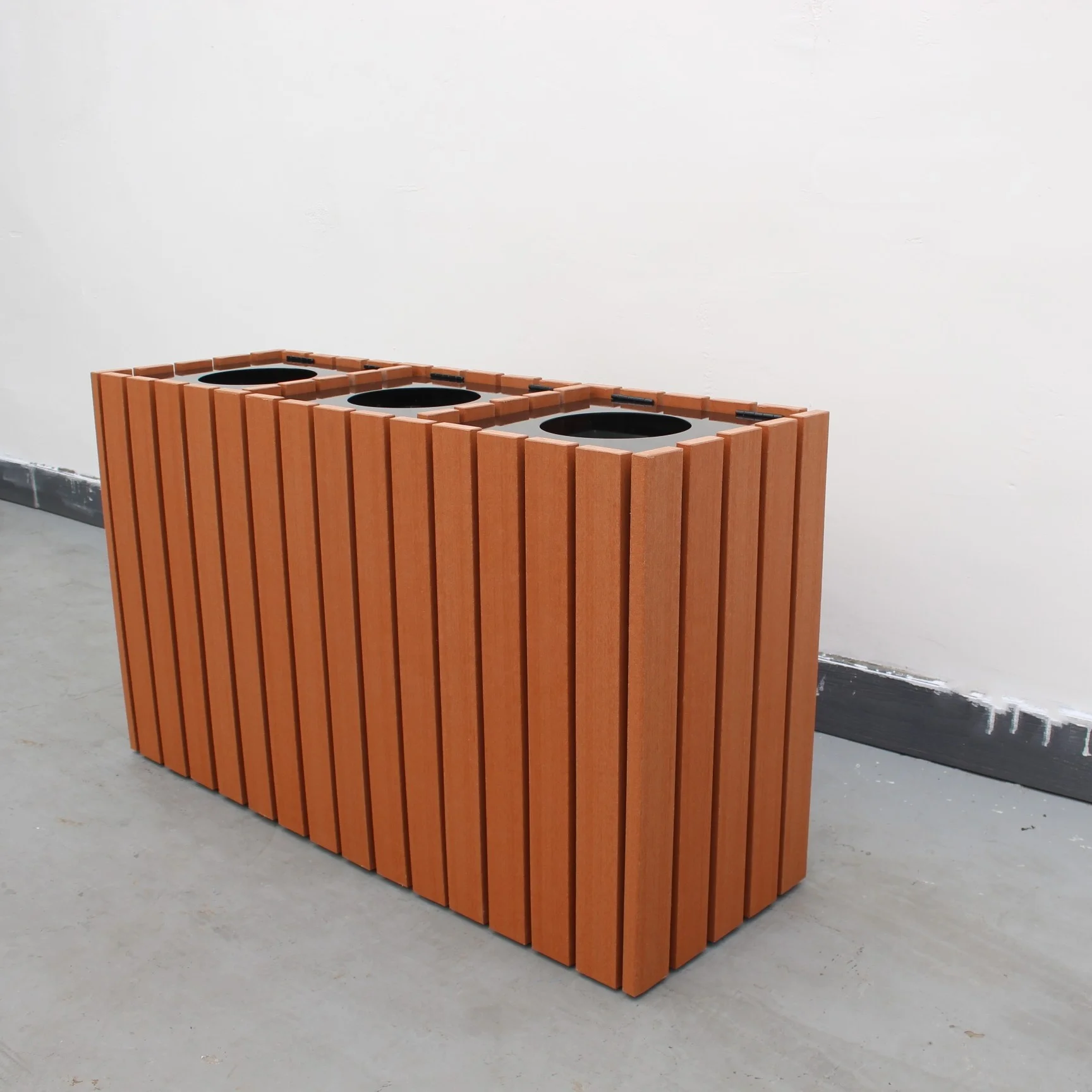 Tripple bin RAL9005 GLOSSY + P1 (9)_.jpg