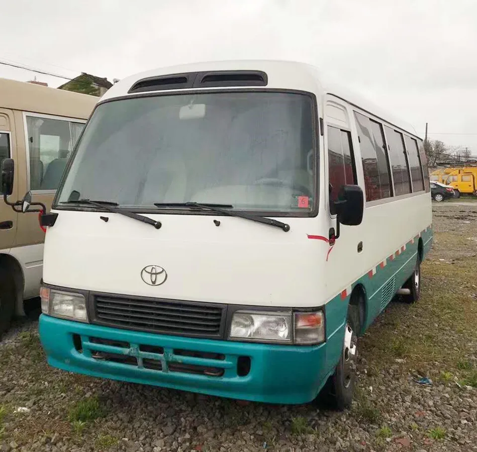 LHD 2017 Япония использовала хорошее состояние Toyot Coaster bus с дизельным двигателем левый привод 23 сиденья Белый Синий дешево для печати
