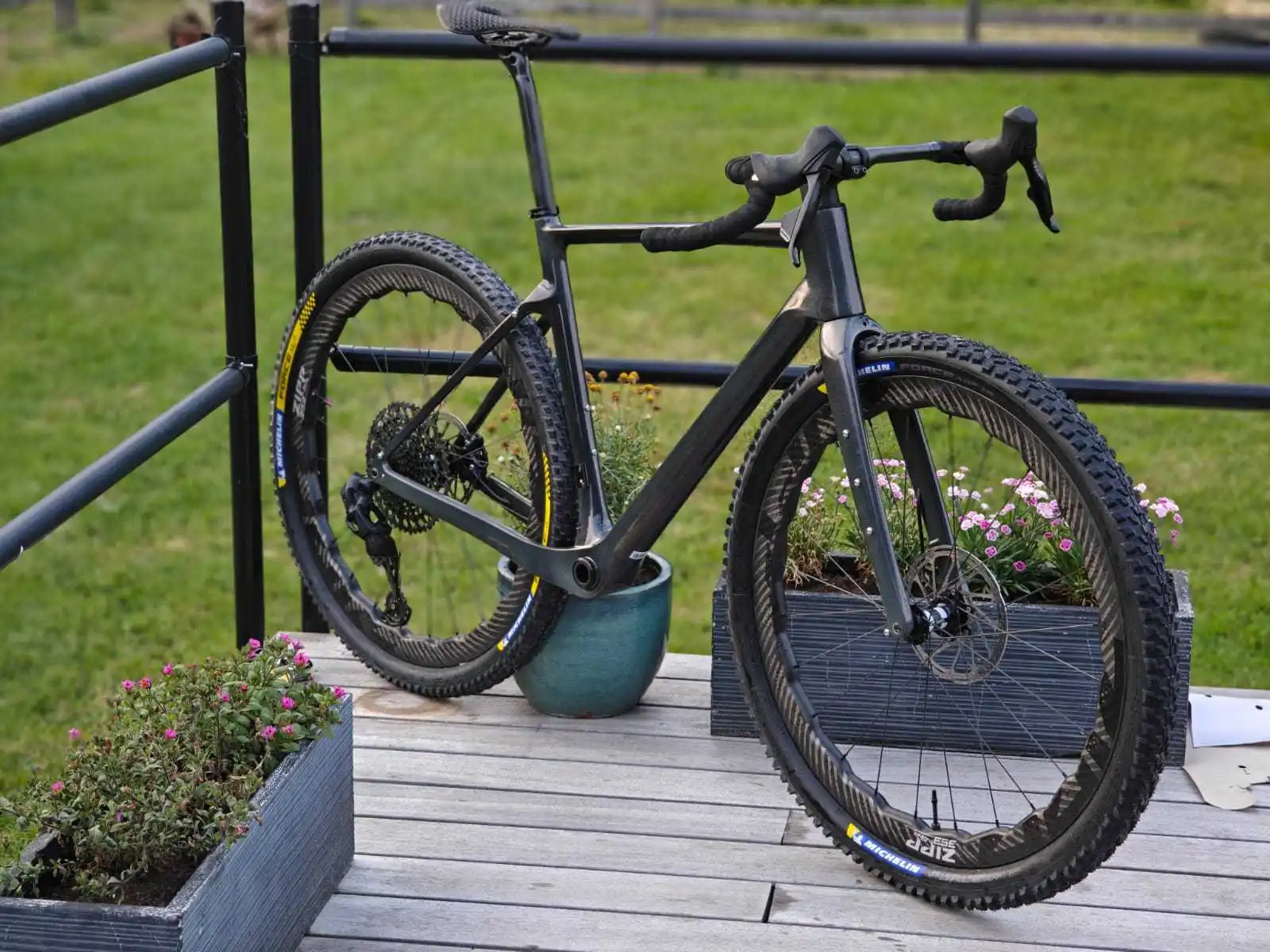 Carbon Gravel Bike Disc Brake Frame 700C/27.5er Fully Hidden Off