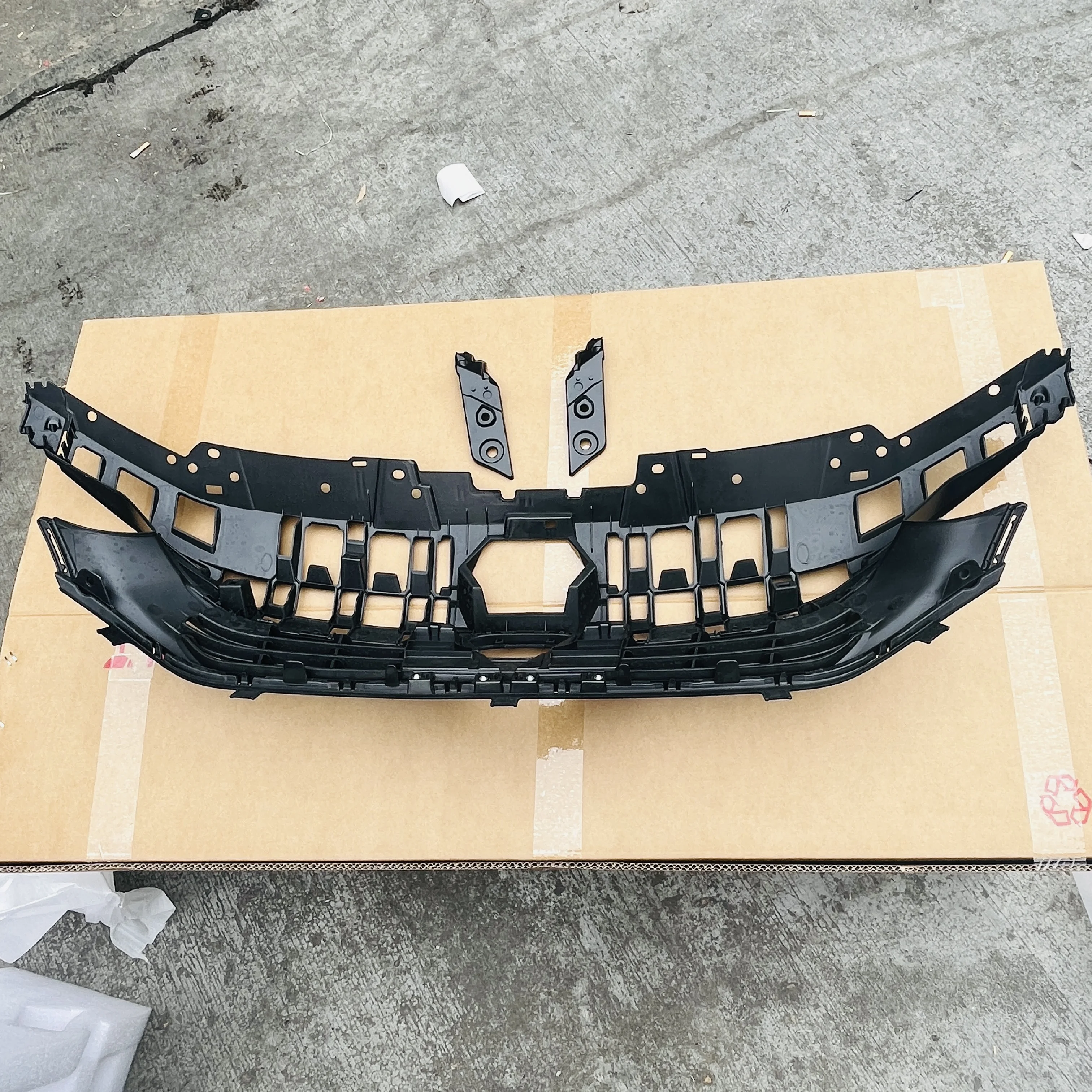 早割 リフト券 JJQ OEM 71200-T31-H01 Front Grille Assy for Honda Civic その他