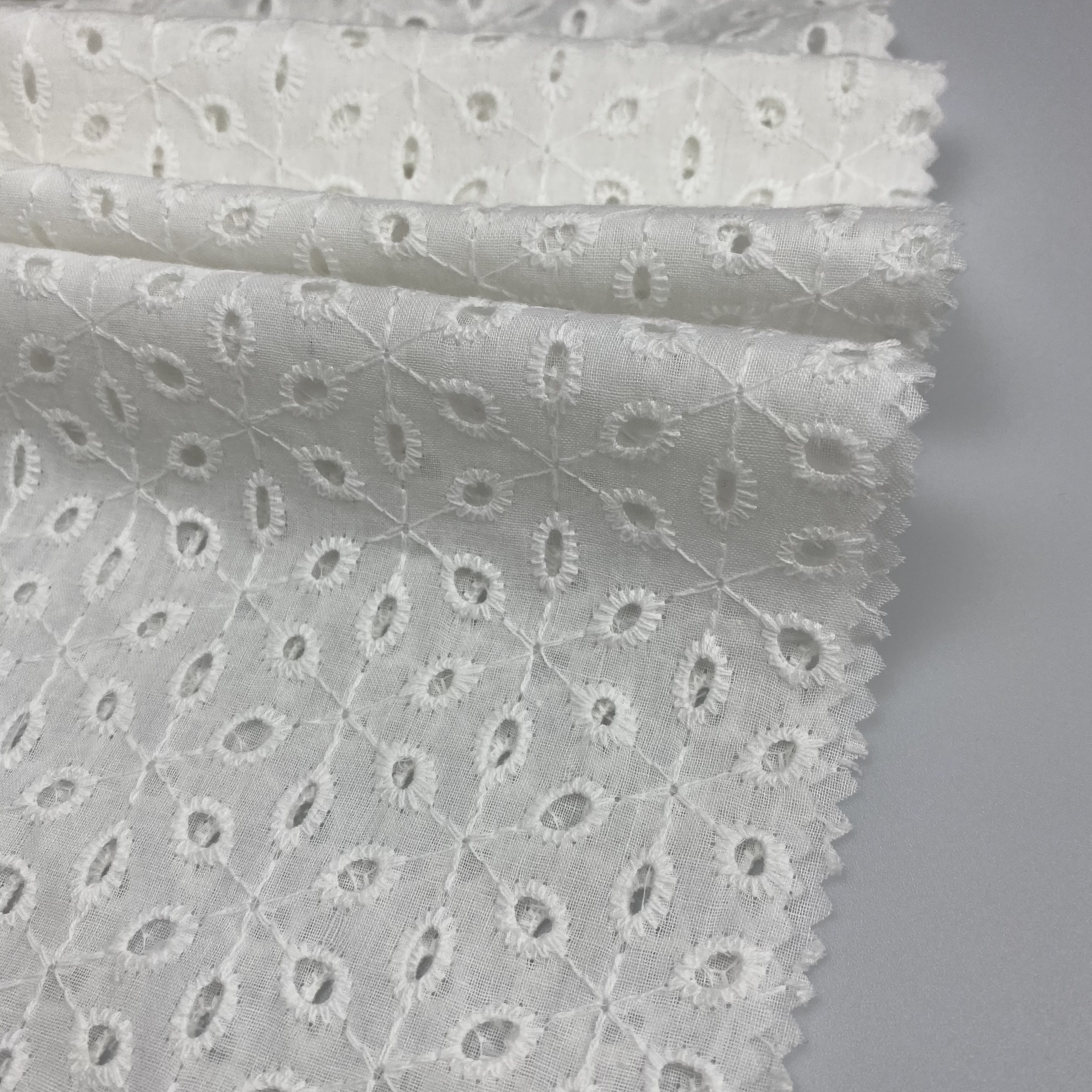 
 Высокое качество 100% хлопок белый ушко хлопковая вуаль с вышивкой ткань для платья  