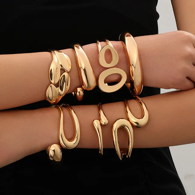 842 Minimalist 18K Gold Plated Alloy Bracelet for Unisex Non-Fading Oval Glossy Fashion Bangles