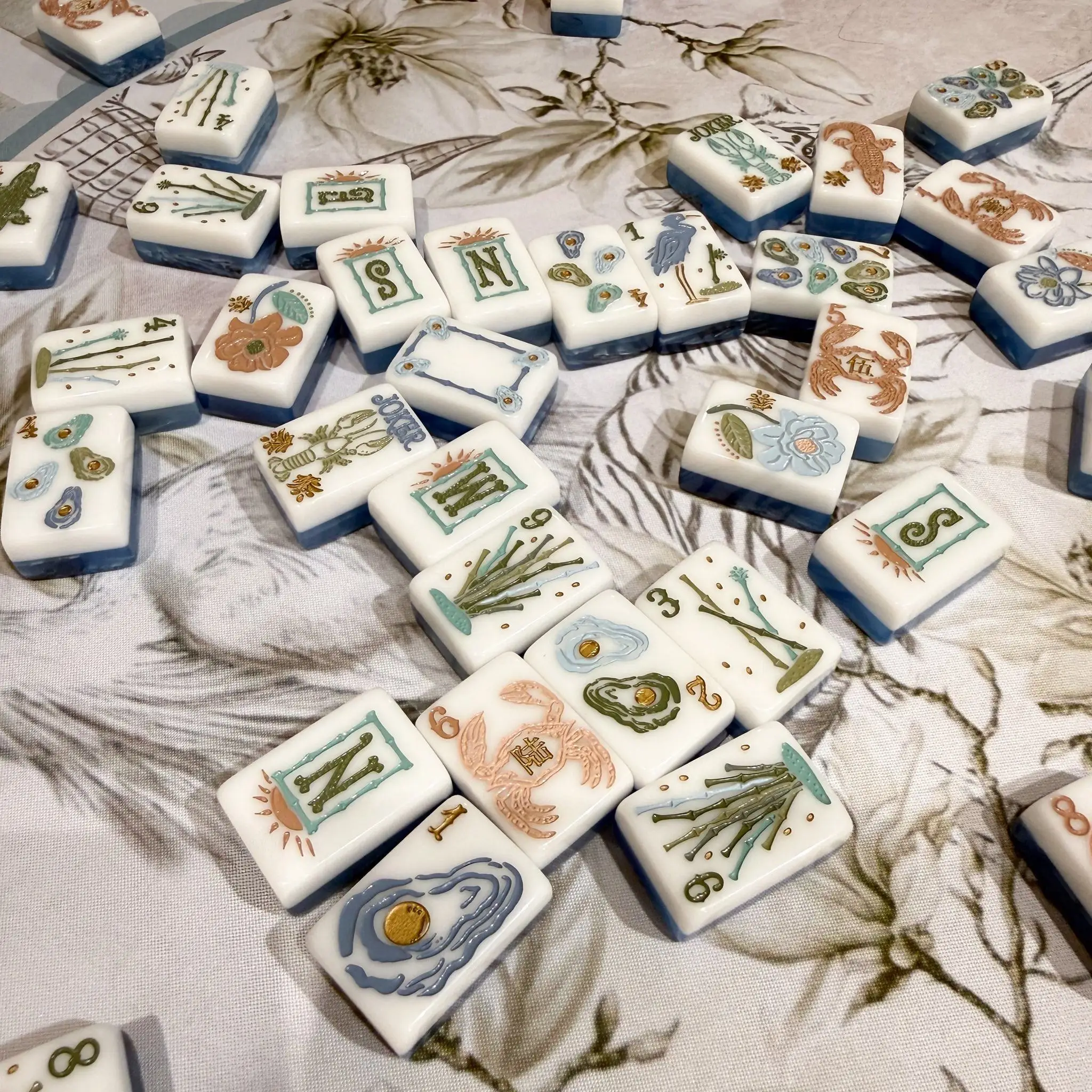 Hot Selling 2026 New Wholesale American Blue Waterside Acrylic Mahjong Set Ocean Pattern Customized Adult Entertainment