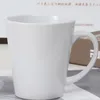 Tasse à entonnoir blanc pur