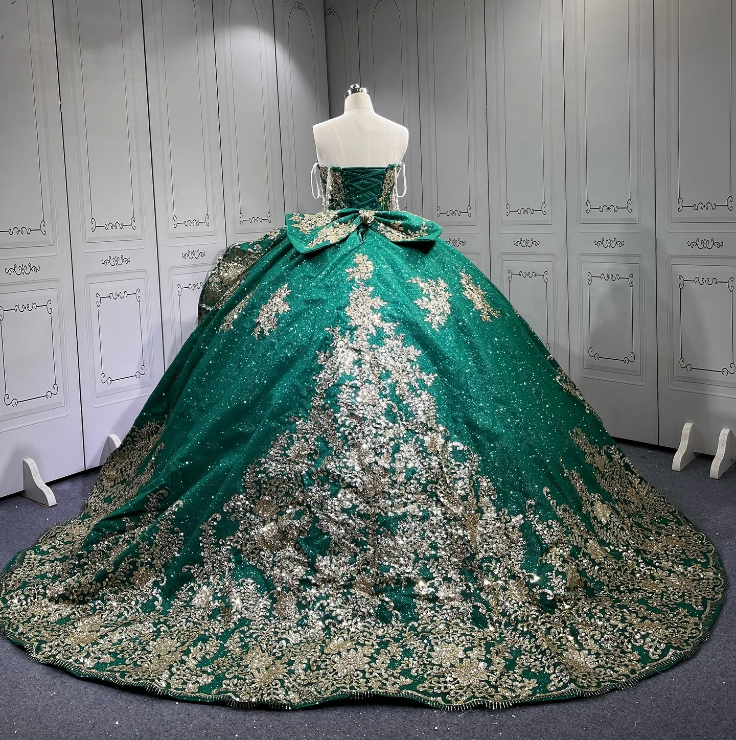 green emerald velvet dress Sparkly Green Ball Gowns Off-the-shoulder Sweet 16 Ball Gown Tiered Qu –  SELINADRESS