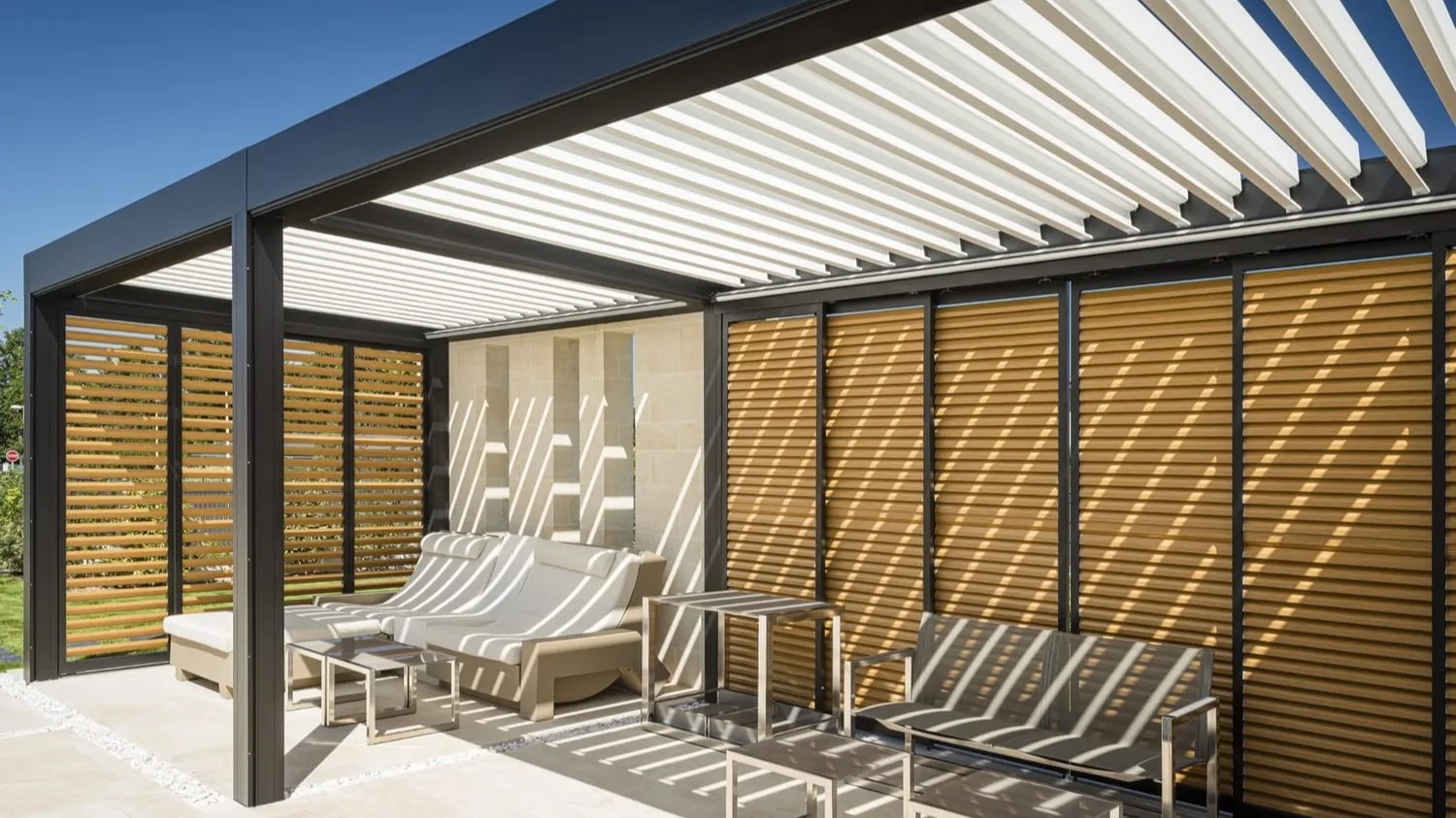 Modern Aluminum Retractable Backyard Patio Awning Automatic Motorized