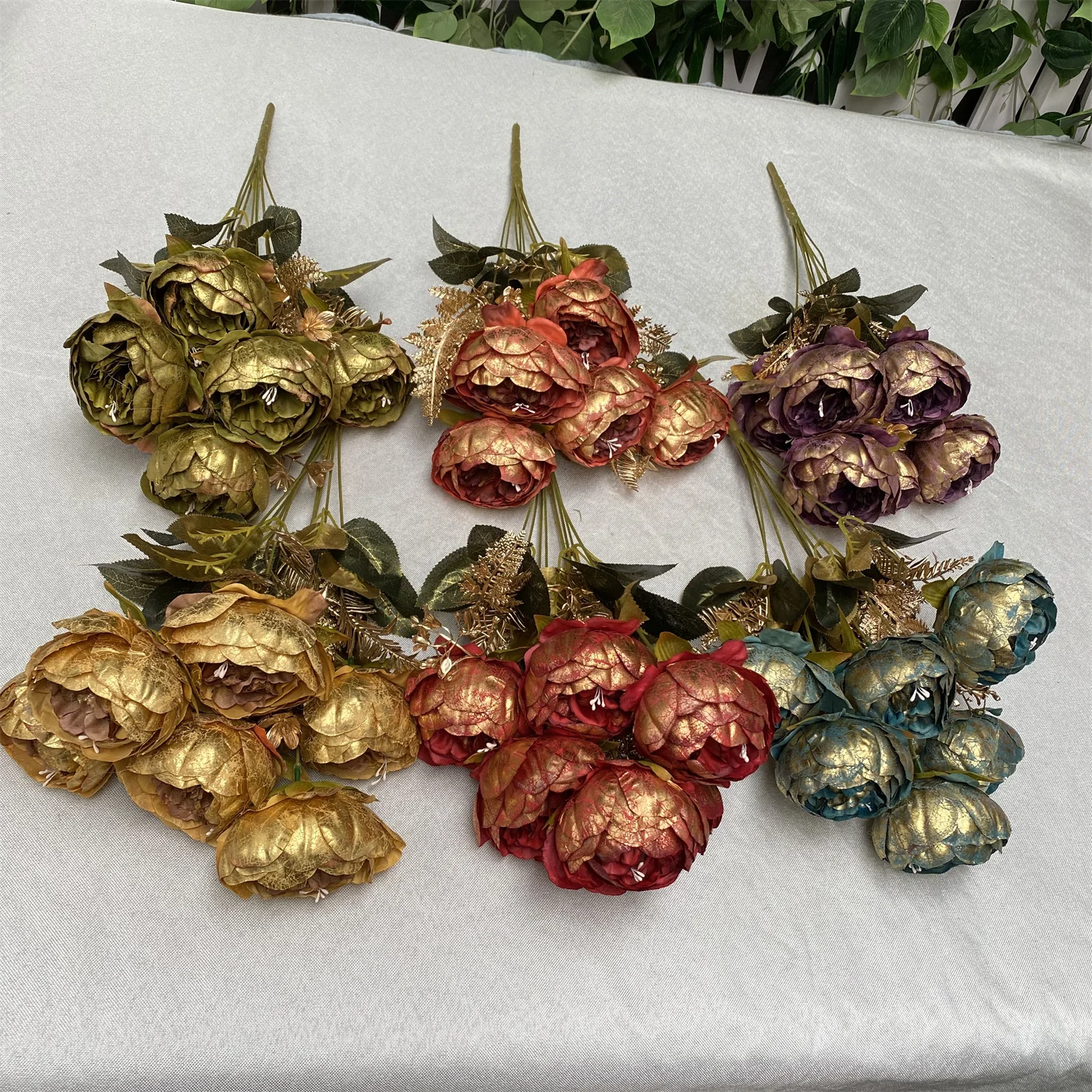 Verhef je outdoor evenement met een adembenemende achtergrond van een kunstbloemenmuur