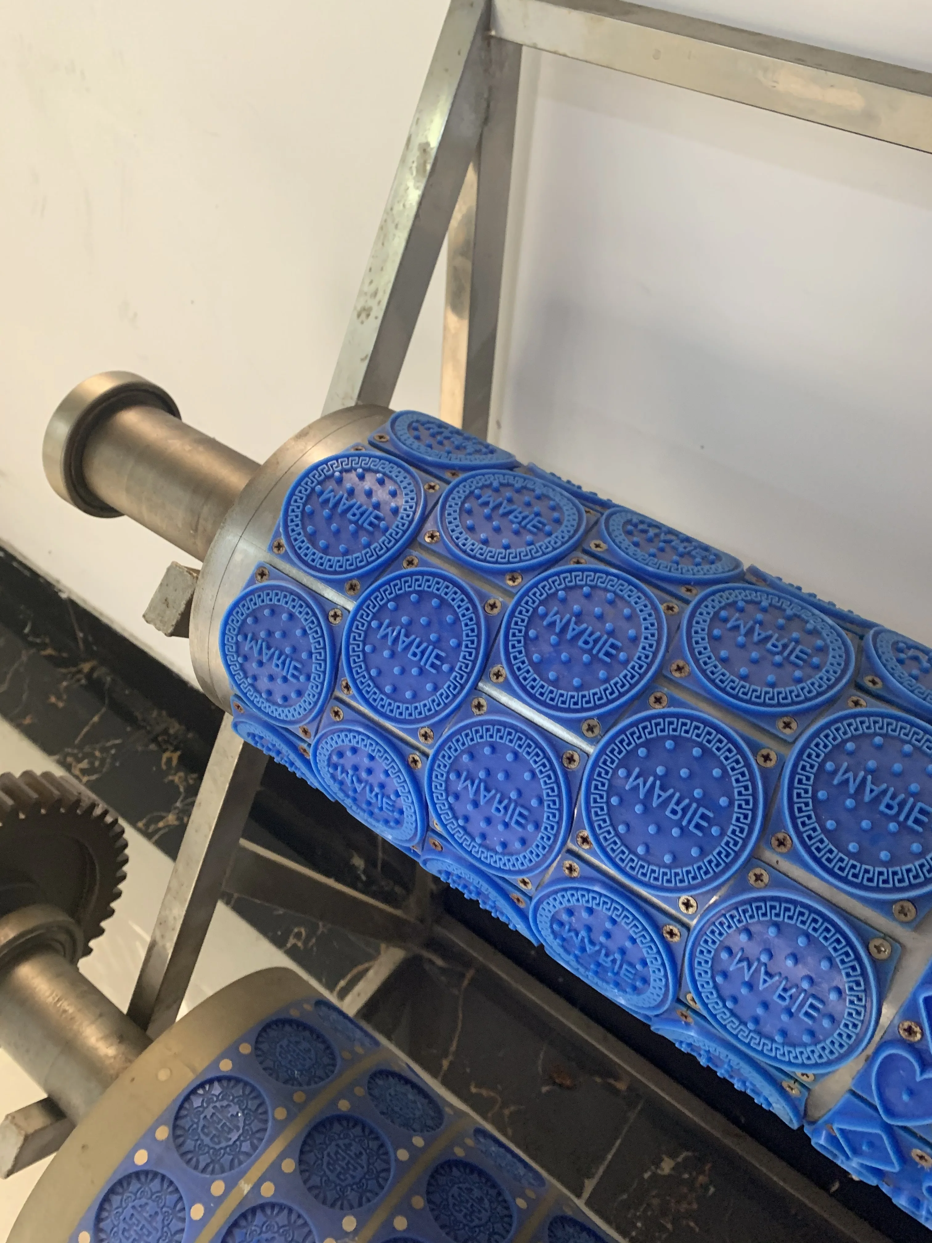 Easy To Change Chocolate Biscuit Mould Plastic And Copper Material