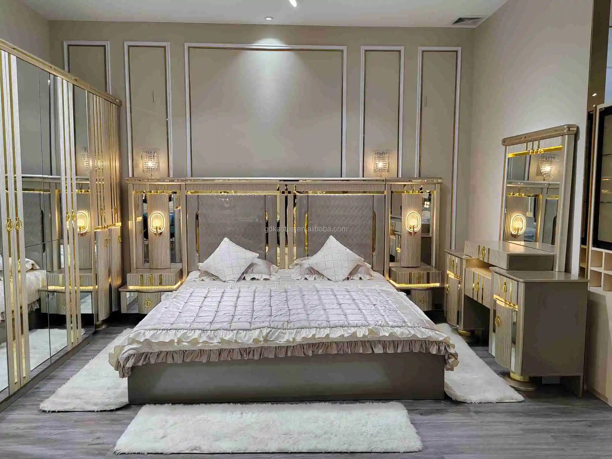 2023 Newest Modern 8 Doors Super King Size Bedroom Set Luxury Royal