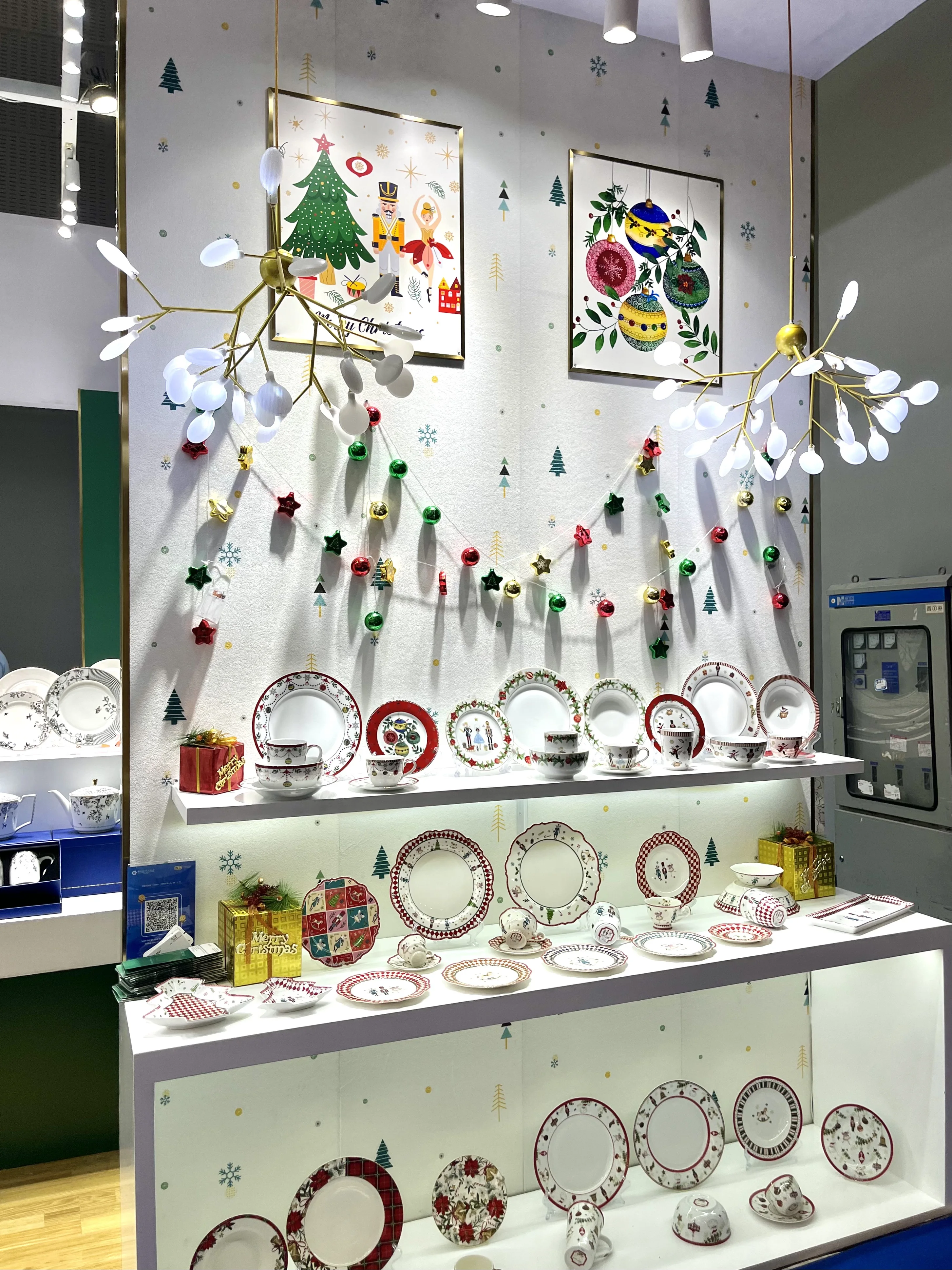 Cheerful Christmas Amusement Park Themed Porcelain Ceramics Bowls details