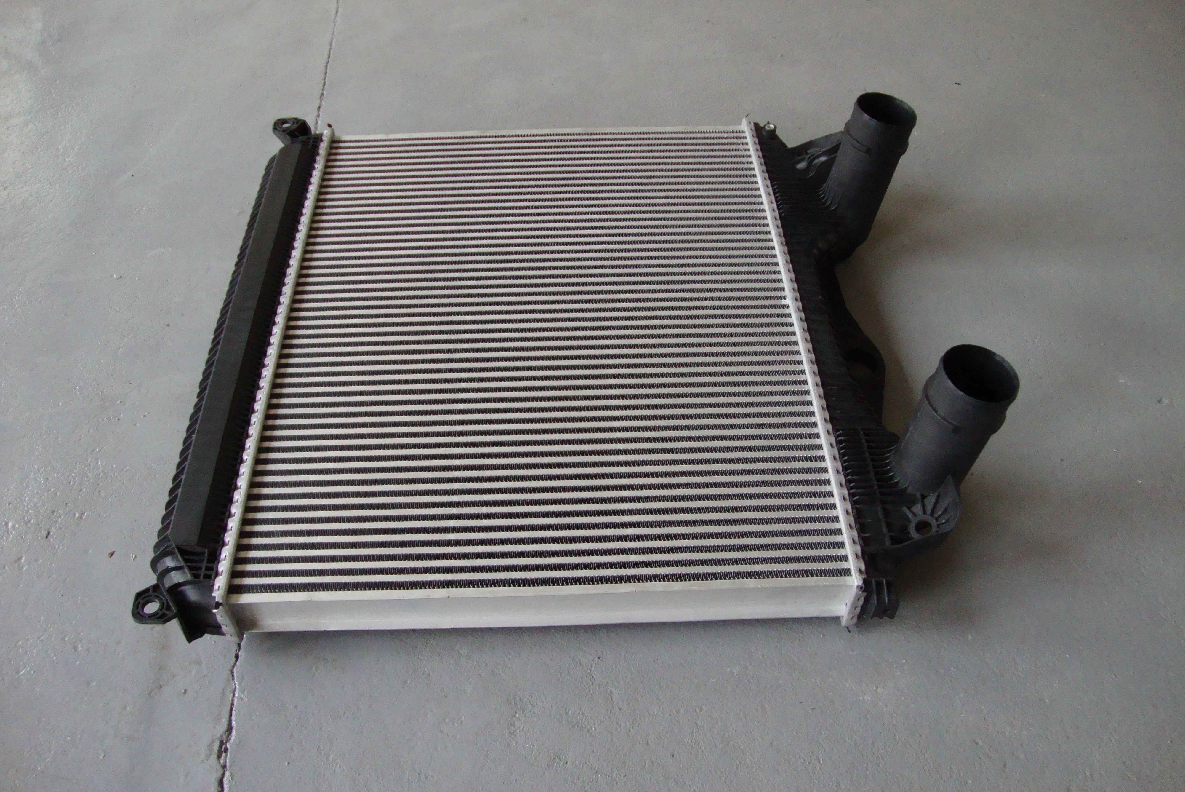 Man Tga Intercooler Truck Parts 81061300197 81061300231 81061300179 81061300215 Nissens 97049