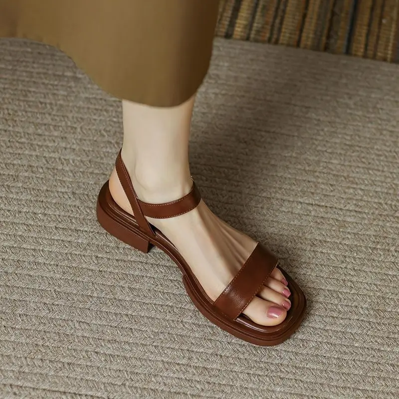 flat sandals 01.jpg
