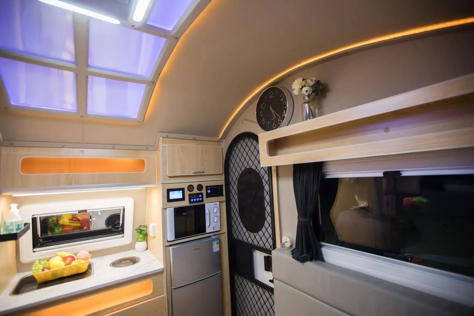 Pop-Up Trailer for Weekend Adventures: Happier Camper Traveler