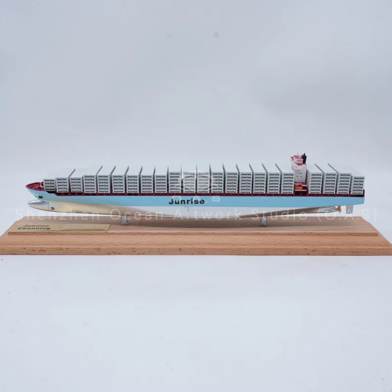 High simulation EVER GREEN container ship model, customized with your logo and color. Fine detailed craft, perfect ornament for exhibition, office lobby and reception room, great shipping business souvenir gift.Amber@vesselmodel.com Tel：+86 18038048785
