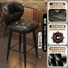 Gambe in acciaio al carbonio girevoli a 360°, altezza seduta 75 cm, nere