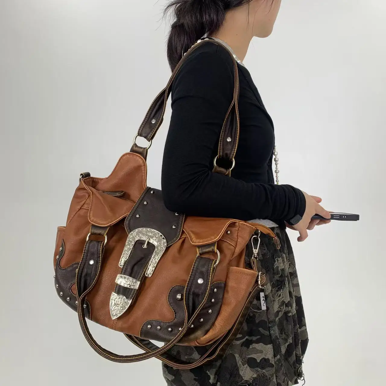 Ladies' Fashion Y2K Millennium Spicy Girl Shoulder Bag Large Capacity Retro Rivet Machine Handbag