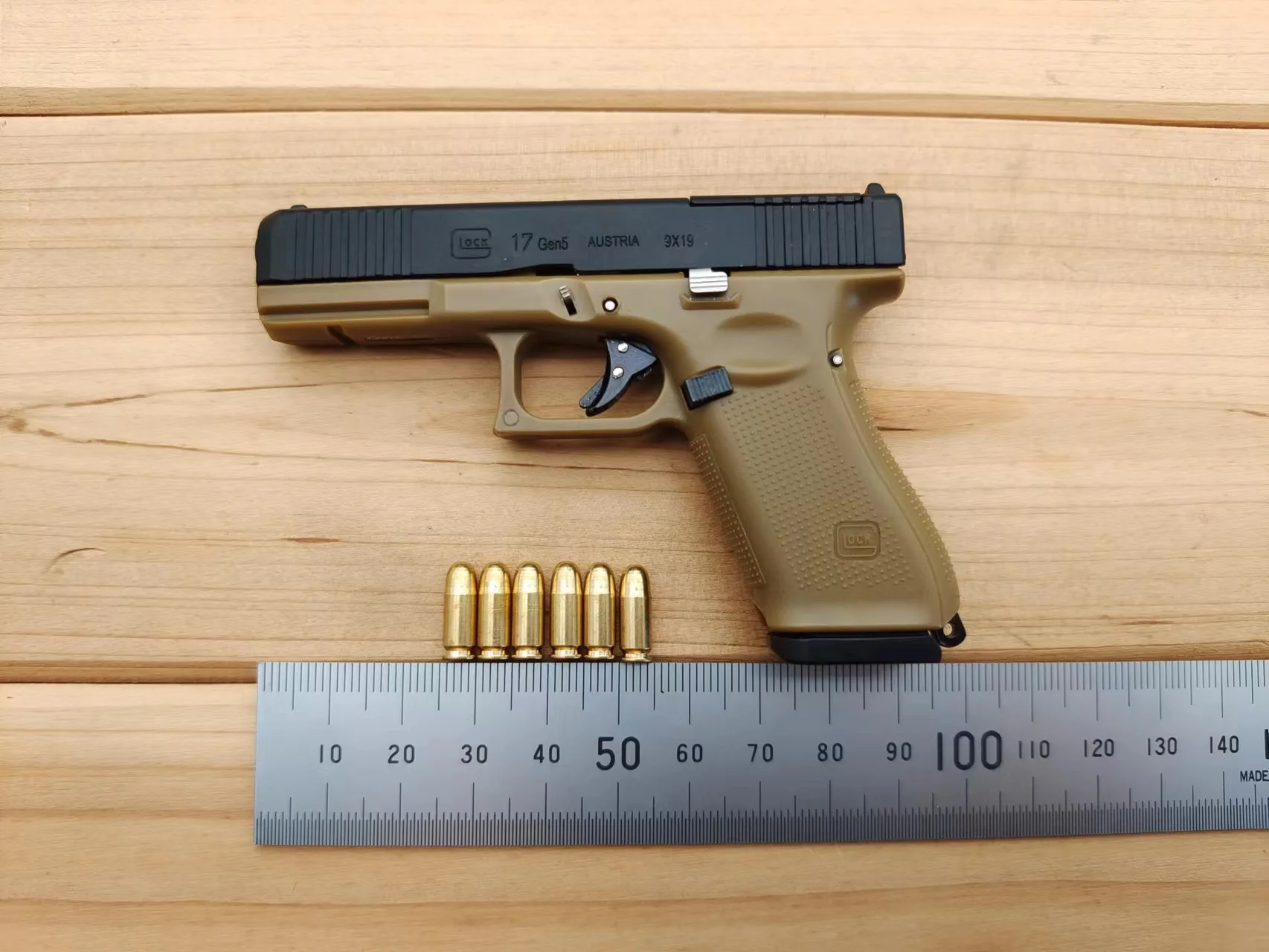 1:2.05 large alloy military model Glock model gun metal alloy gun toy shell  ejection simulation cannot be launched -  - Buy China shop at  Wholesale Price By Online English Taobao Agent