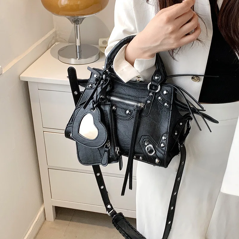 Vintage Crossbody Phone Bag for Women, Small Leather Shoulder Purse and  Handbag with Tassel&Rivet Decoration: Handbags