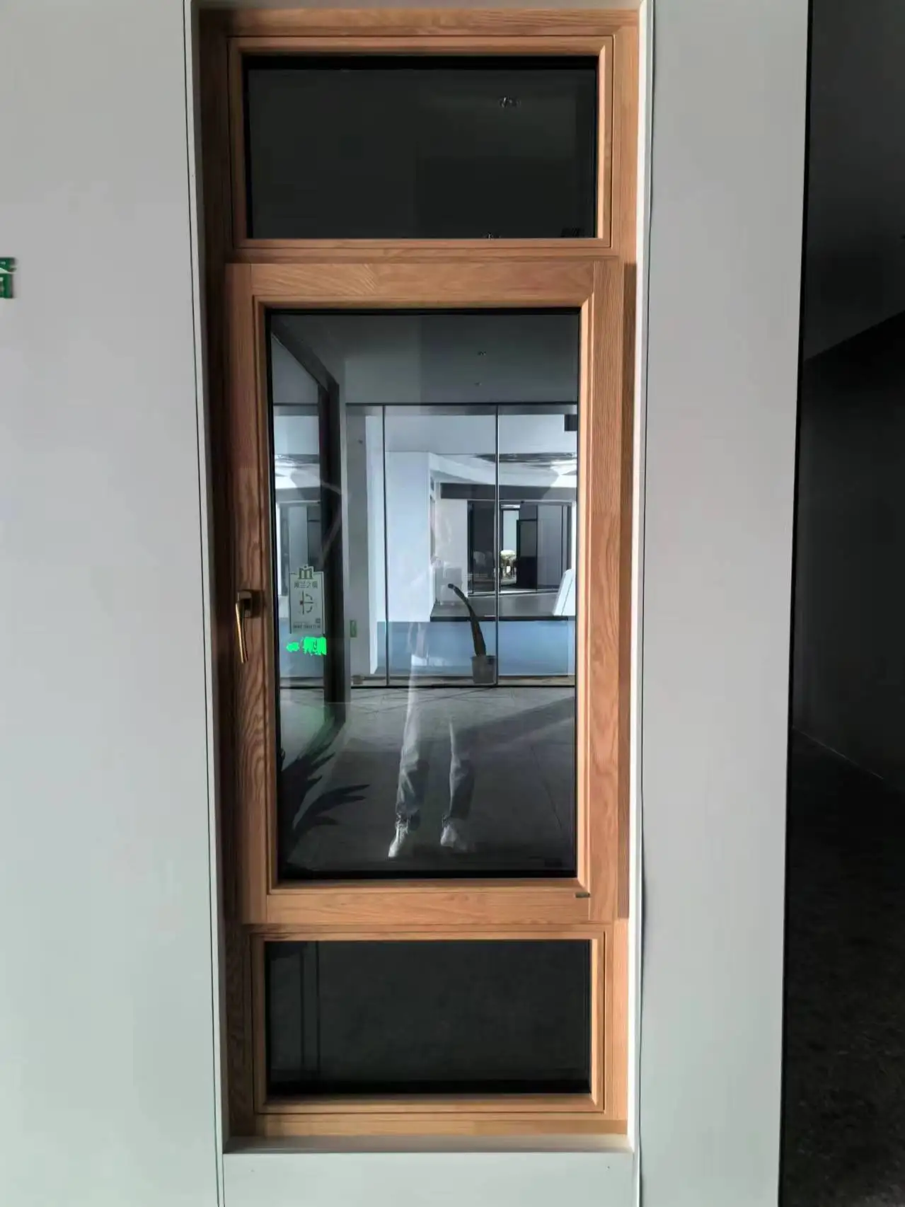 Traditional Wooden Frames Designs Tripple Glazed Aluminum Wood Glass Tilt And Turn Window manufacture