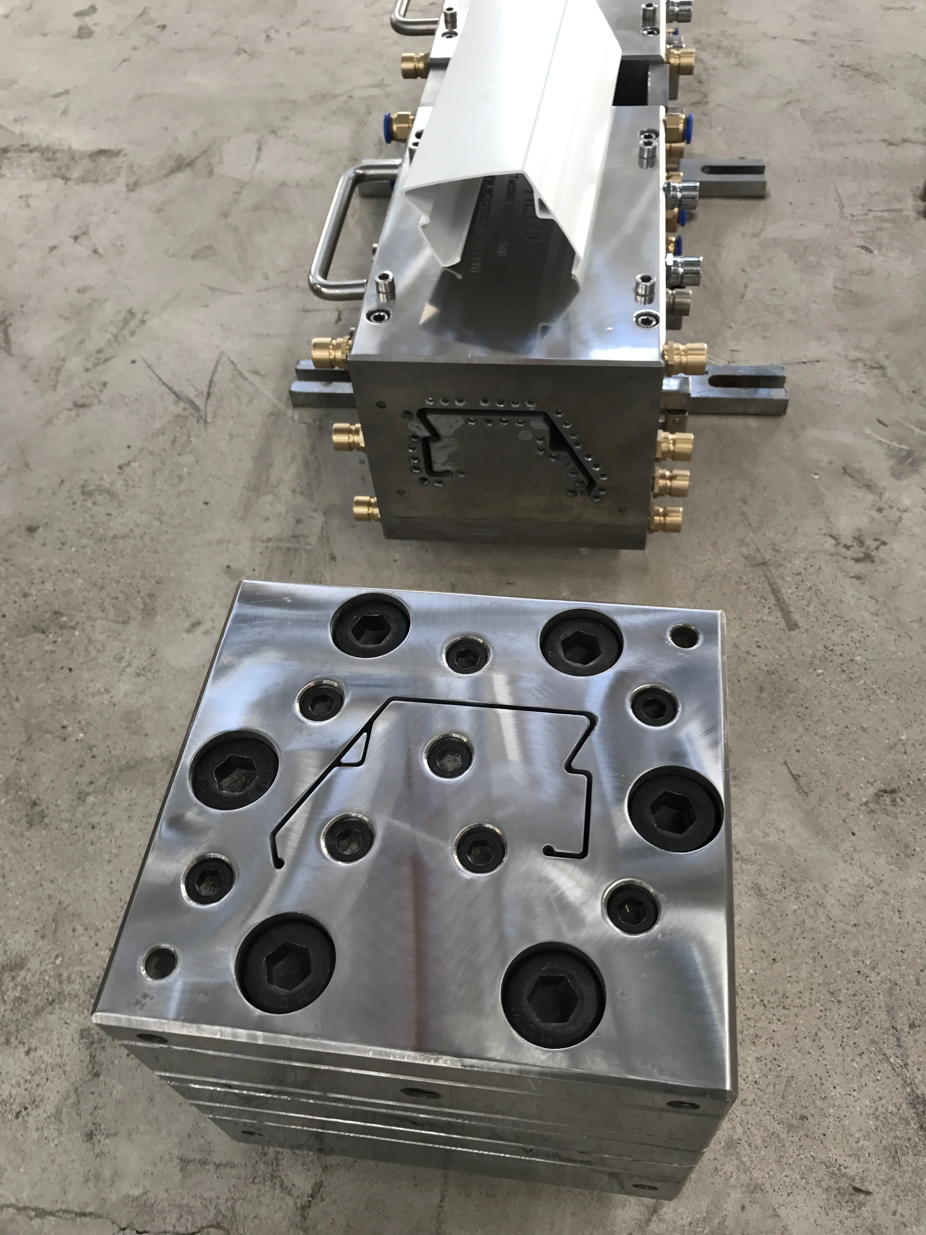 PVC Profile Molds Tool High Quality Profile Extrusion Mould for PVC Rain Gutters Rhone