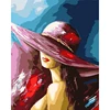 Misteriosa signora in cappello rosso