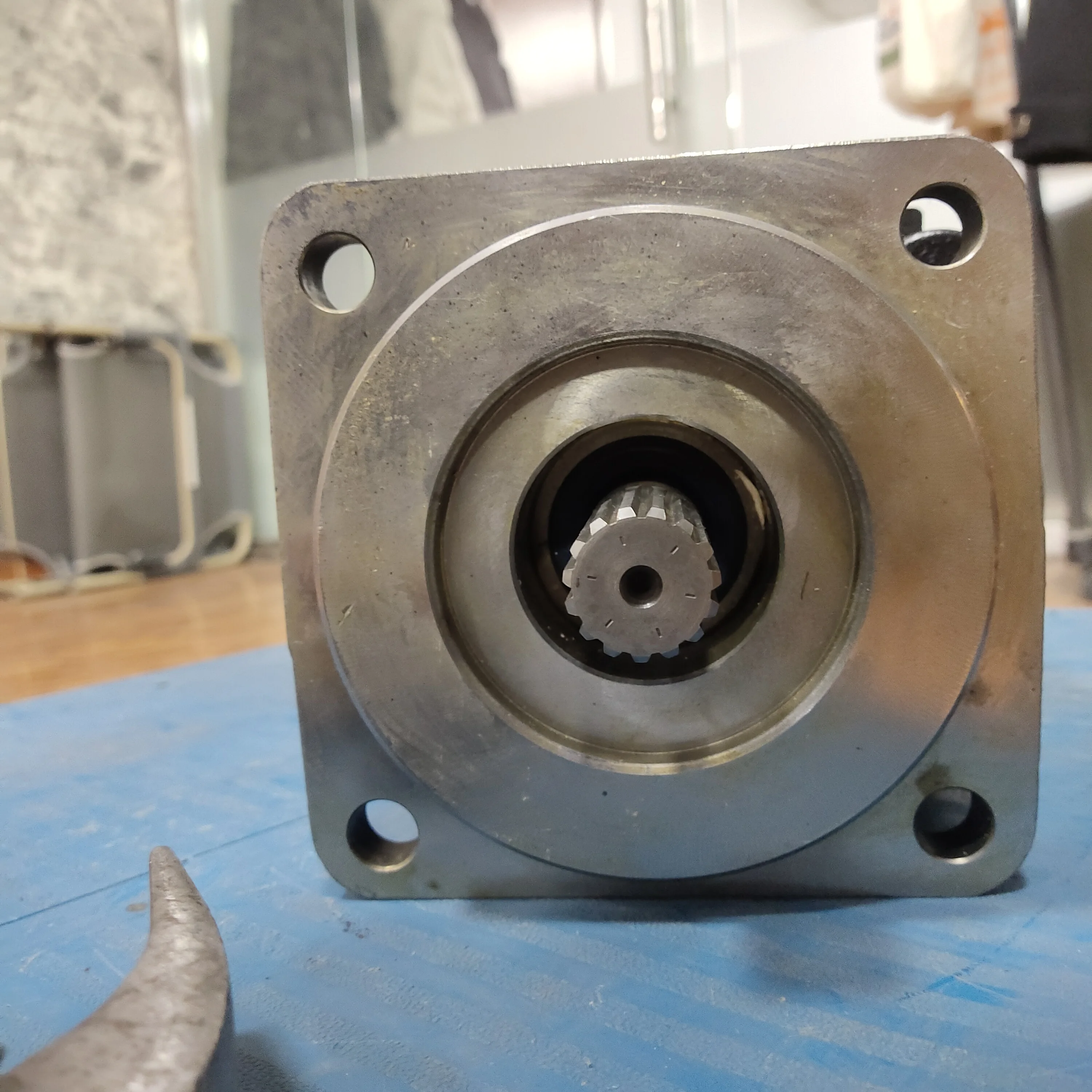 ya Amazon.com: Supco LP128 Washer Pump Assembly, Replaces