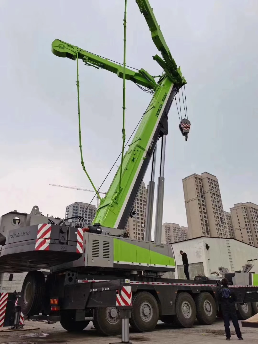 Zoomlion 400 Tons Good Performance All Terrain Crane Zat4000v Heavy Lifting Truck Crane for Sale