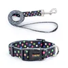 Conjunto de collar y correa negra con lunares.