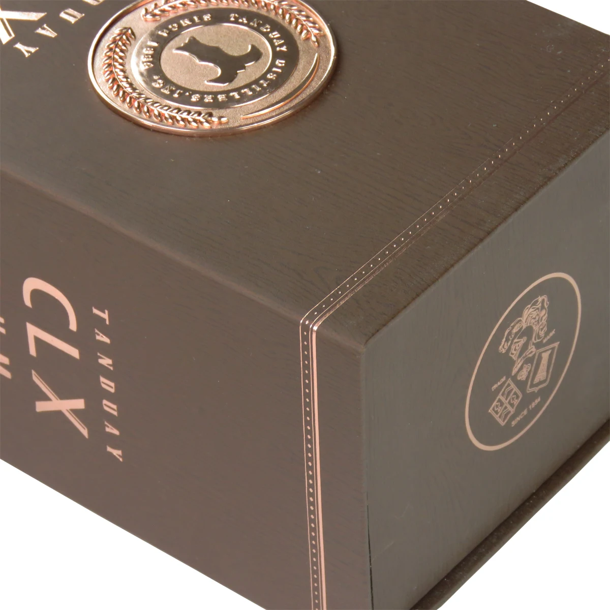 Unique Whiskey Gift Box Set Custom Magnetic Closure Sparkling Wine Glasses Box for Sale
