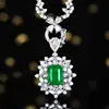 Colgante de oro de 18 quilates con esmeralda natural y diamantes