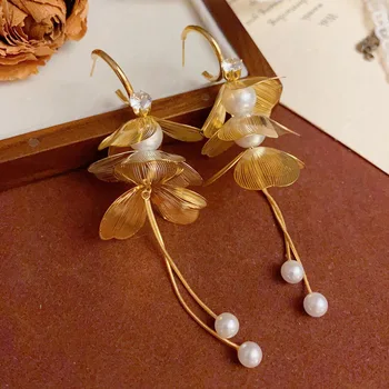 Europe and the United States Brass Gold-Plated Petal Pearl Tassel Earrings Trendy Simple Design Chandelier Earrings Wholesale