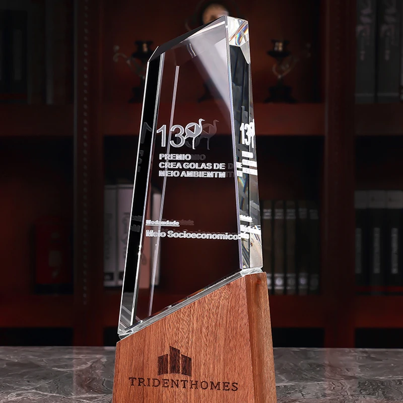 2023 New design award with Custom laser engraving Crystal trophy with wood base