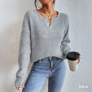 Women's Elegant Pattern Elegant Pullover Comfortable Casual V-Neck Solid Color Long-Sleeved Knit Top for Autumn Season
