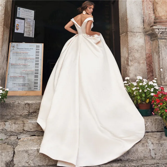 Alibaba.com: Aster garden AF36 Mermaid Cinderella Wedding Dress, 100%  Polyester, Off-Shoulder Neckline: Perfect for bulk orders and OEM service.  Connect with top suppliers today.