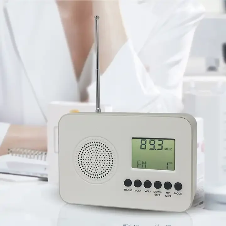 Home Decoration Digital Desktop Radio Alarm Clock Retro Metal FM Antenna Radio Clock