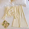 8697# Conjunto Flowing Cream Apricot (con cofre fijo