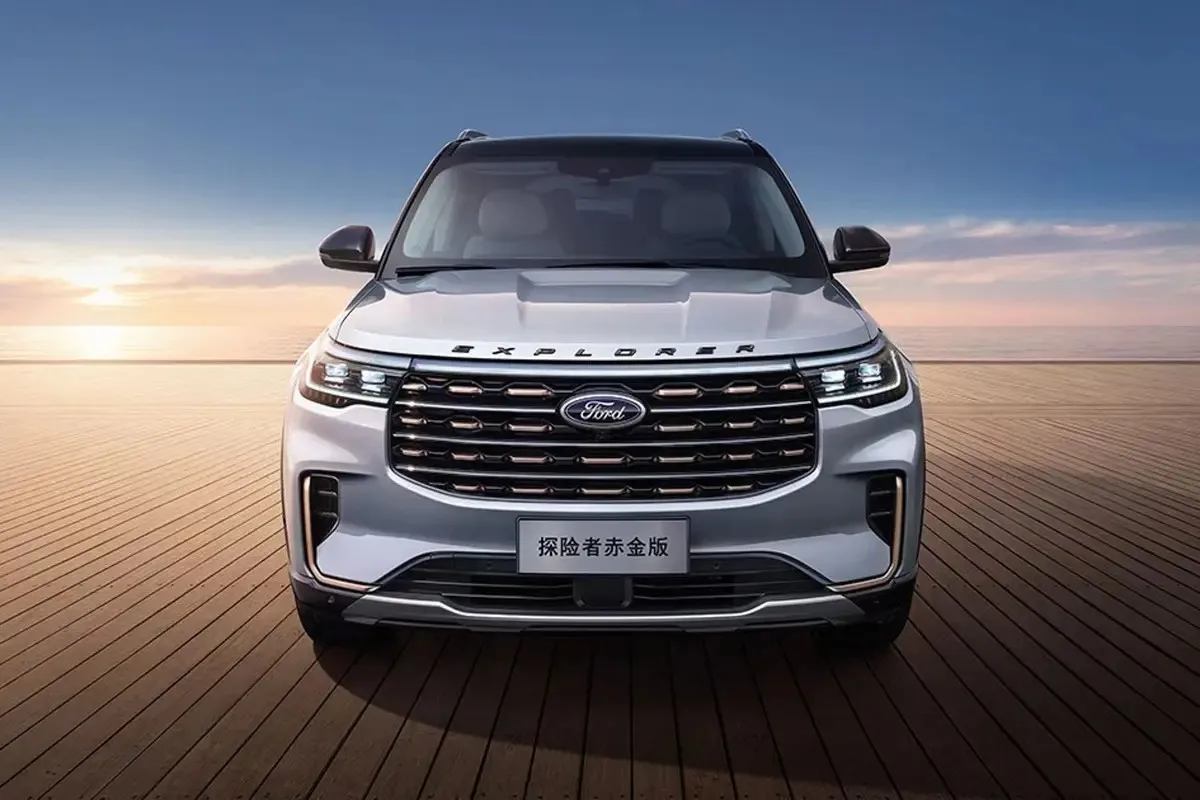 Cheap Price for Ford Explorer 2024 2.3T EcoBoost FWD Titanium 5 Door 7 Seaters SUV Maximum Speed 200 km/h Hot Sale From China