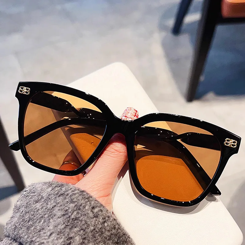 2024 Designer Letter B Square Frame Sunglasses for Men & Women display picture 2