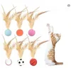 Un ballon de baseball, un ballon de basket, un ballon de football et trois balles rebondissantes en caoutchouc bleues, orange et violettes (25 mm de diamètre).