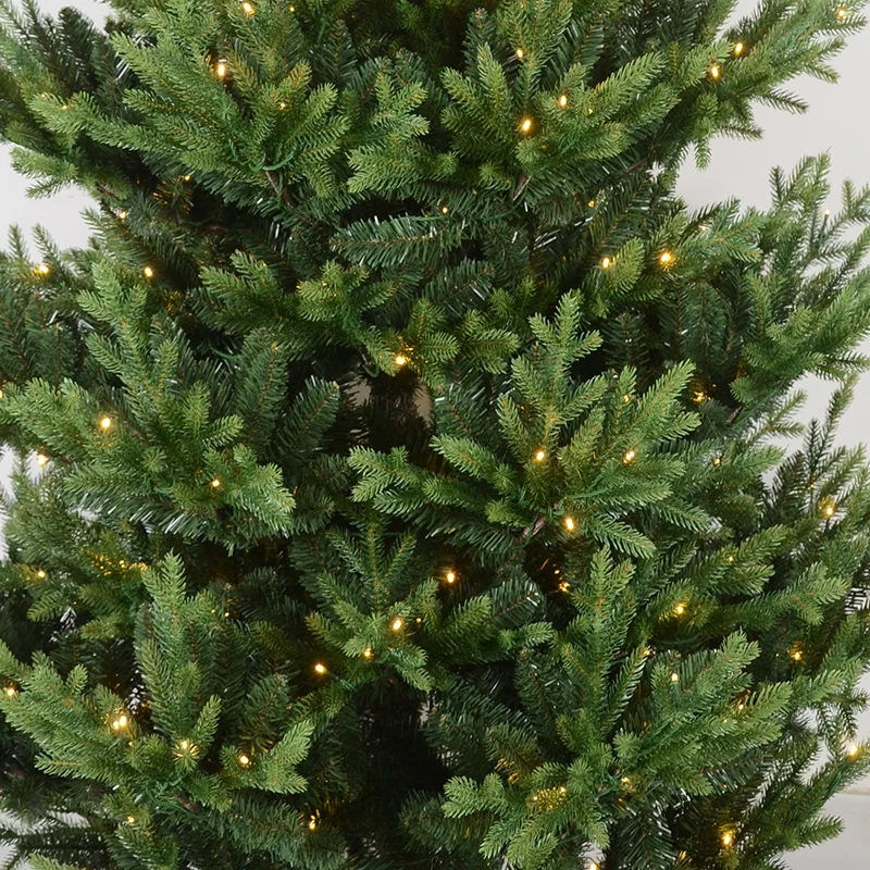 2023 New Product High Quality Pe Pvc 7ft Slim Artificial Led Light