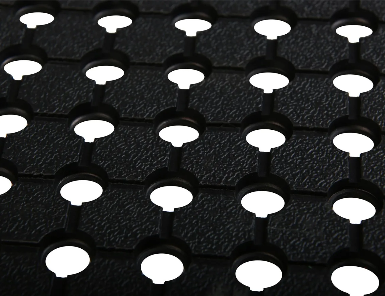 High - Quality  Oil- Resistant Durable Waterproof Abrasion - Resistant Rubber Mat  Crafted for Truck Beds Utes and Vans