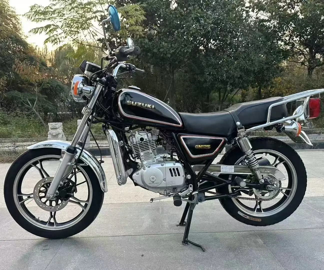 Suzuki GN125 with High-end Disc Brakes and Dual Electric Start