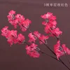 Rosa roja de una sola capa con tres puntas.