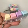 Porte-clés fidget avec touches de clavier couleur macaron