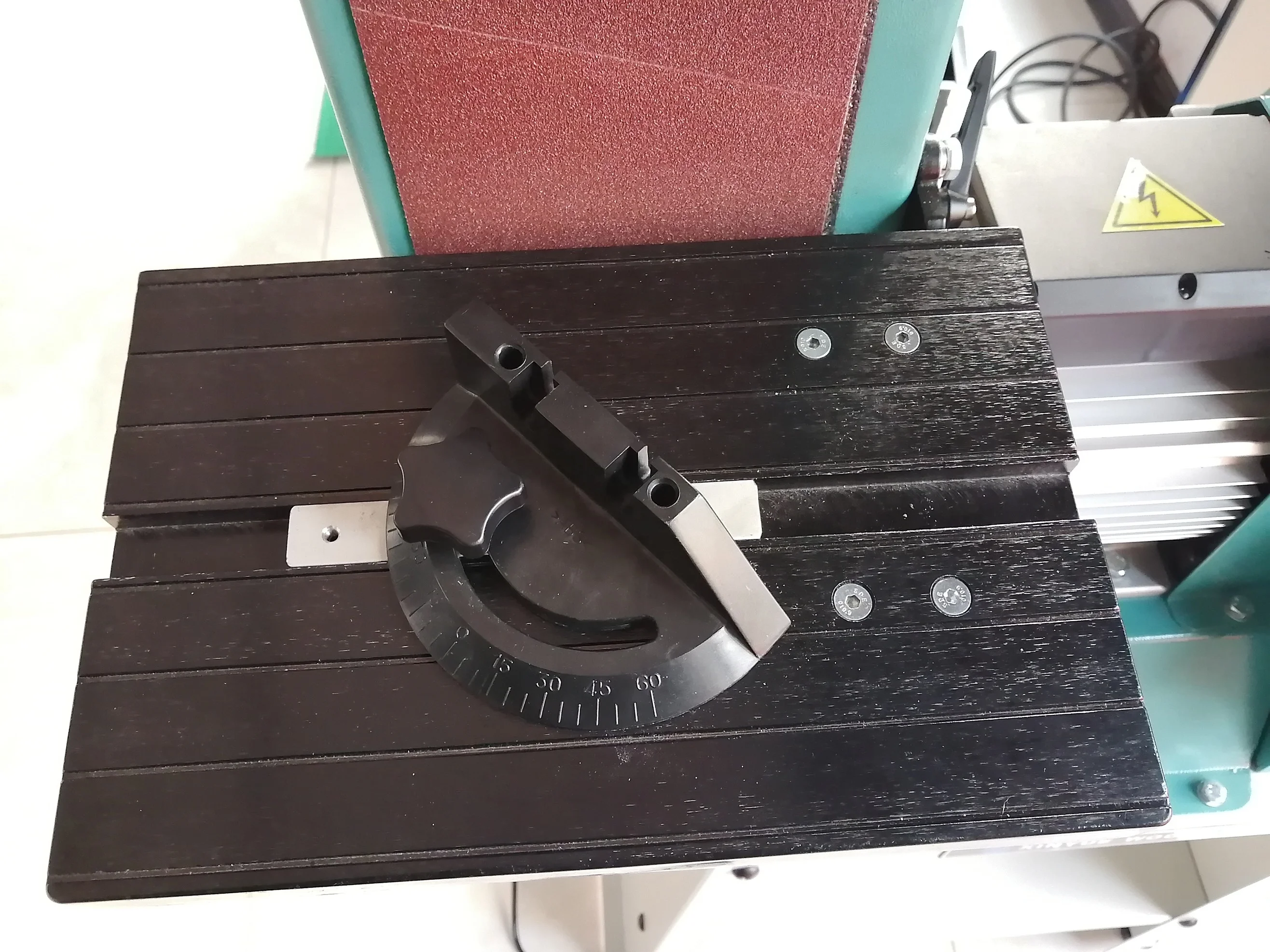 Yüksek kalite 63 kg 3300 Rpm Mini tezgah zımpara kayışı tezgahı