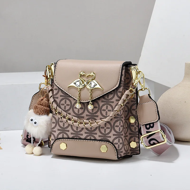 Luxury Women's Crossbody Handbag Fashionable Flip Cover Contrasting Color Waterproof Mobile Phone Bag Chains Trendy
